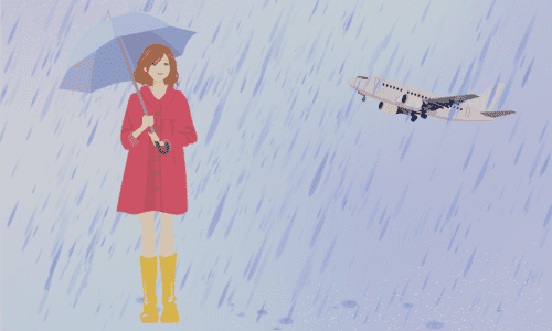 雨のなか傘をさす女性 空には飛行機が飛んでいる